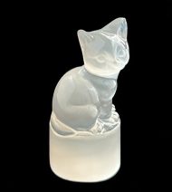 セレナイト製ねこの置物前2