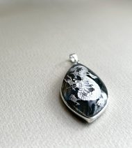 銀彫龍のラブラドライトペンダントトップ