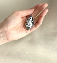 銀彫龍のラブラドライトペンダントトップ