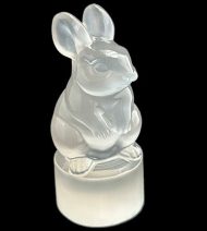 セレナイト製うさぎ斜め前2